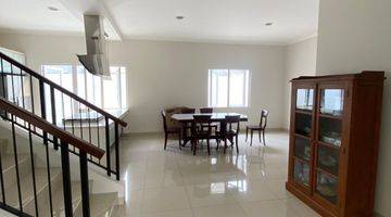 Gambar 4 Rumah Bagus 2 Lantai Di Kota Wisata Semi Furnished