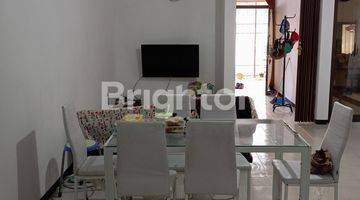 Gambar 1 Rumah Kuno Terawat Gunung Gunung Ful Furnished