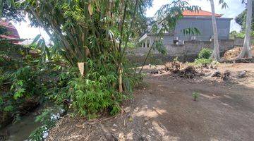 Gambar 5 700m² Land With River View In Canggu Batubolong