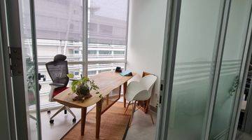 Gambar 5 Office Apartment Full Furnished View City The Smith Alam Sutera