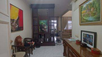 Gambar 2 Dijual Rumah 2 Lantai Semi Furnished di Taman Giri Loka. Ivn