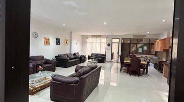 Gambar 4 Rumah Mewah 4lt Dipusat Jakarta Full Furnish Hadap Timur