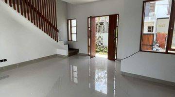 Gambar 4 Rumah Baru Unfurnished SHM di Jalan Raya Kerobokan, Badung