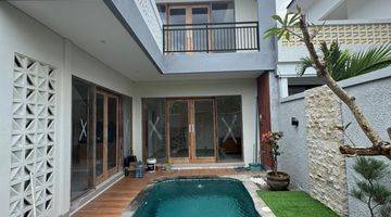 Gambar 1 Villa Full Furnished di Jalan Tumbak Bayuh, Badung