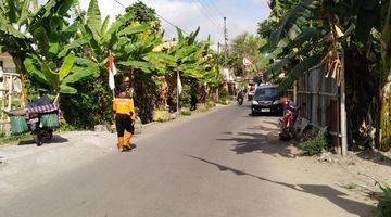 Gambar 3 Tanah Mangku Aspal Mobil Simpangan Utara Uad4 Dalam Ringroad