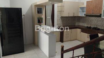 Gambar 4 RUMAH CLUSTER 2 LANTAI FULL FURNISHED SOLO BARU