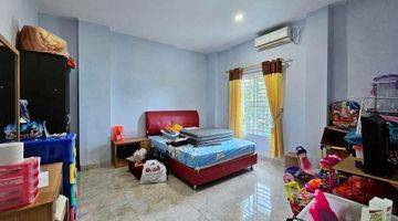 Gambar 4  Rumah Bagus  3 Lantai Bagus Semi Furnished