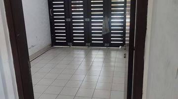 Gambar 3 Rumah Bagus Siap Huni SHM At Cluster Madrid, Palem Semi, Karawaci