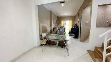 Gambar 3 Rumah 2 Lantai Bagus Semi Furnished SHM di Tangerang Selatan