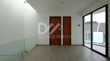 Gambar 5 Rumah Mewah 3 Lantai Furnished SHM di Modernland, Tangerang