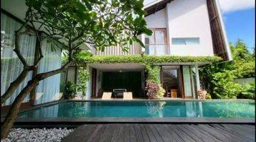 Gambar 4 Exquisite 5 Bedrooms Villa In Puri Gading Complex