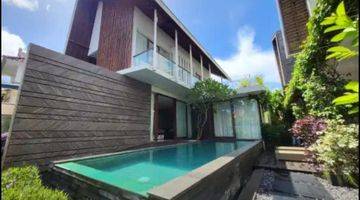 Gambar 2 Exquisite 5 Bedrooms Villa In Puri Gading Complex