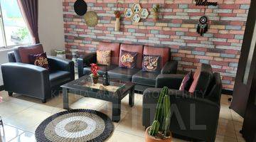 Gambar 1 Rumah 2 Lantai Bagus Furnished SHM di Kota Baru Parahyangan, Bandung