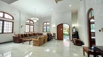 Gambar 1 Luxurious Full Furnished House di Bilangan Elite Menteng di Lokasi Yang Nyaman Dan Asri