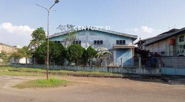 Gambar 3 Gudang Bekas Pabrik Di Kawasan  Industri 1 KM Toll Gate Cibitung