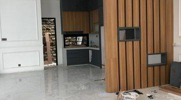 Gambar 5 Rumah Depan Taman