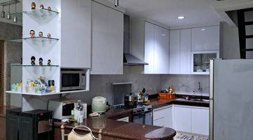 Gambar 1 Rumah 3 Lantai Furnished di Jalan Gading Pelangi, Jakarta Utara