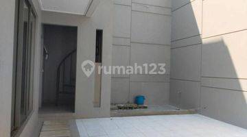 Gambar 1 *disewakan*
rumah Golf Island
luas 8x20m
kosong
unit Ready
kt 3
km 4
harga 160jt Nego /Thn 

luck