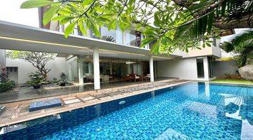 Gambar 2 Rumah Mewah Di Kawasan Elite Dengan Private Swimming Pool