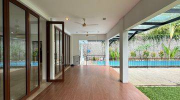 Gambar 2 Luxurious House With Big Garden & Private Swimming Pool