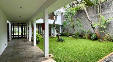 Gambar 5 Luxurious House With Big Garden & Private Swimming Pool