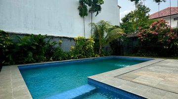 Gambar 1 Cozy House With Big Garden & Swimming Pool