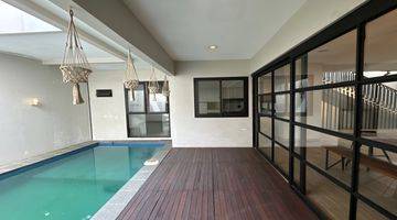 Gambar 1 Rumah 3 Lantai Dengan Private Swimming Pool