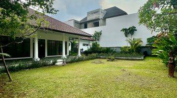 Gambar 3 Cozy House With Big Garden & Swimming Pool