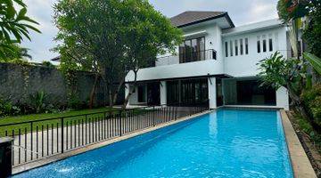 Gambar 3 Luxurious House With Big Garden & Private Swimming Pool