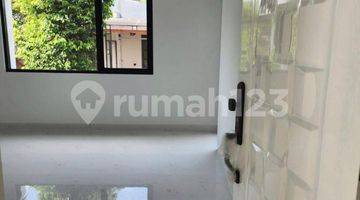 Gambar 5 Rumah 2 Lantai SHM di Perumahan Nusaloka Bsd City