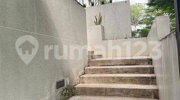 Gambar 4 Rumah Mewah 3 Lantai Furnished di Perumahan Navapark Bsd