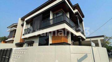 Gambar 1 Rumah Baru 2 Lantai Semi Furnished SHM di Griya Loka Bsd