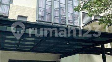 Gambar 1 Rumah Mewah 3 Lantai Furnished di Perumahan Navapark Bsd