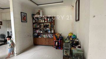 Gambar 5 Rumah Besar Semi Furnished Beverly Nego 