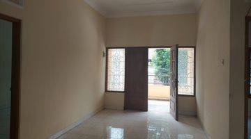 Gambar 4 Rumah 2 Lantai Bagus Unfurnished SHM di Jalan Upn, Yogyakarta