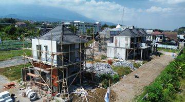 Gambar 1 Rumah Villa 3 Lantai Dekat Alun Alun Batu View Pegunungan Indah Bonus Private Pool Dan Furnished