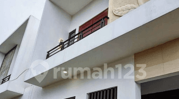 Gambar 3 Di Jual Town House Lokasi Strategis