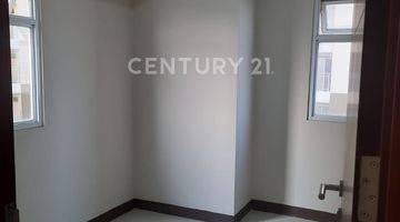 Gambar 2 Pluit Sea View Apartment 2BR Low Floor Pool And Sea View