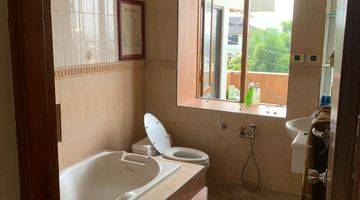 Gambar 3 Rumah 2 Lantai Furnished, Bagus