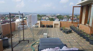 Gambar 4 Rumah 2 Lantai Furnished, Bagus