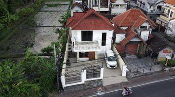 Gambar 3 Jual Rumah SHM Lantai 2 di Seminyak, Full Furnished, Jarang Ada 