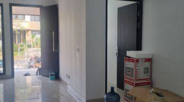 Gambar 5 Rumah 2 Lantai Sudah Renovasi Unfurnished Sertifikat Hak Milik di BSD, Tangerang