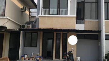 Gambar 1 Rumah 2 Lantai Sudah Renovasi Unfurnished Sertifikat Hak Milik di BSD, Tangerang