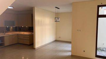 Gambar 3 Rumah 2 Lantai Bagus Semi Furnished SHM di Jalan Cikini, Jakarta Selatan