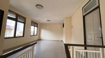 Gambar 4 Rumah 2 Lantai Bagus Semi Furnished SHM di Jalan Cikini, Jakarta Selatan