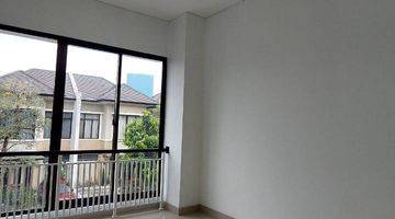 Gambar 5 Rumah 2 Lantai Sudah Renovasi Unfurnished SHM di BSD, Tangerang