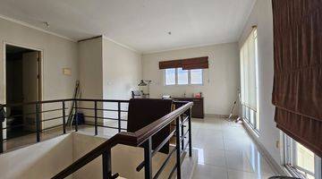 Gambar 2 Rumah 2 Lantai Bagus Semi Furnished SHM di Gading Serpong IL Lago, Tangerang