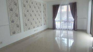 Gambar 2 Dijual Rumah Full Renov 4kt 3km di Luxmore Bsd