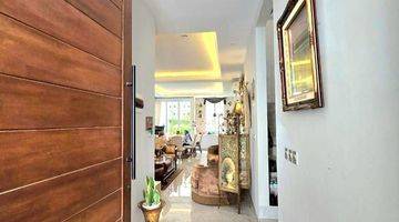 Gambar 4 Rumah 2 Lantai Shm Full Furnished Bagus Hadap Selatan 