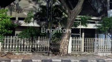 Gambar 1 RUMAH PINGGIR JALAN, RAMAI LALU LINTAS